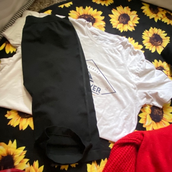 Bunch of small clothes - Picture 7 of 16